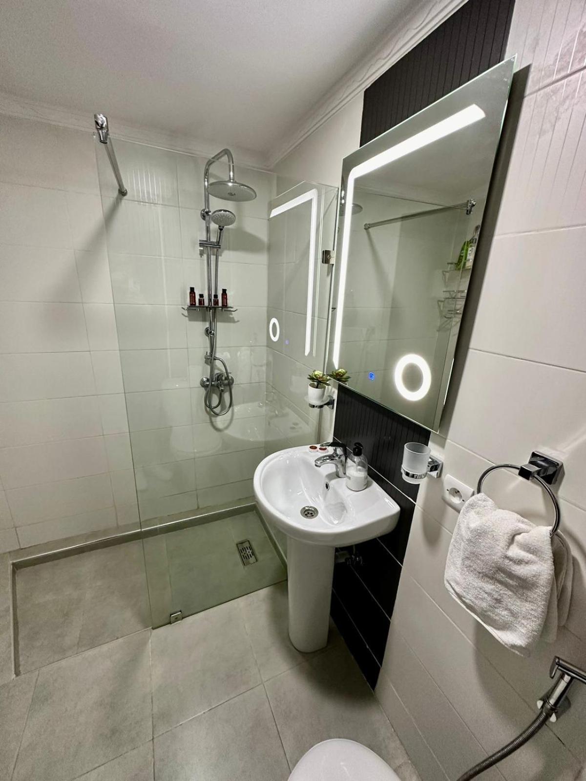 Appart Neuf Lumineux Climatise 1Ere Etage Tangier Exterior photo